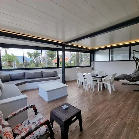 Super Luks, Denize 100 Metre, Ruya Evi 1 *